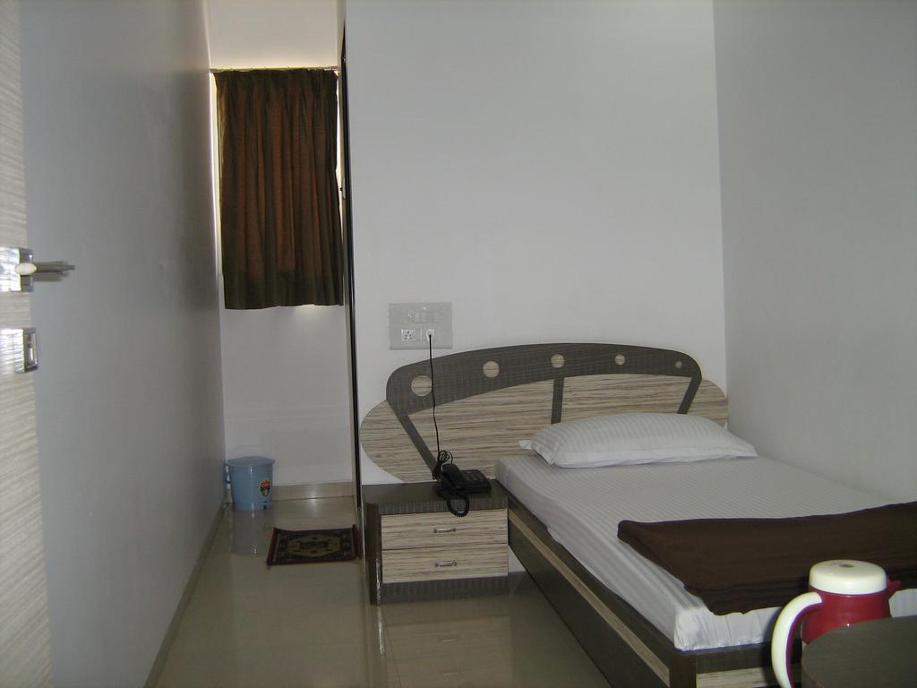 Hotel Apex Нави Мумбаи Экстерьер фото