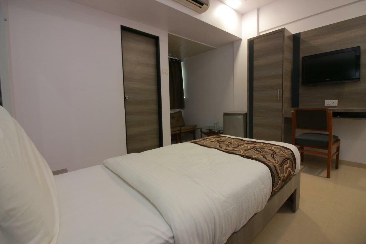 Hotel Apex Нави Мумбаи Экстерьер фото
