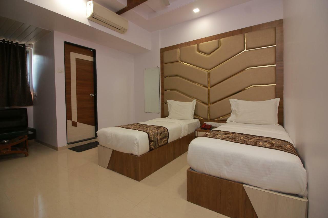 Hotel Apex Нави Мумбаи Экстерьер фото