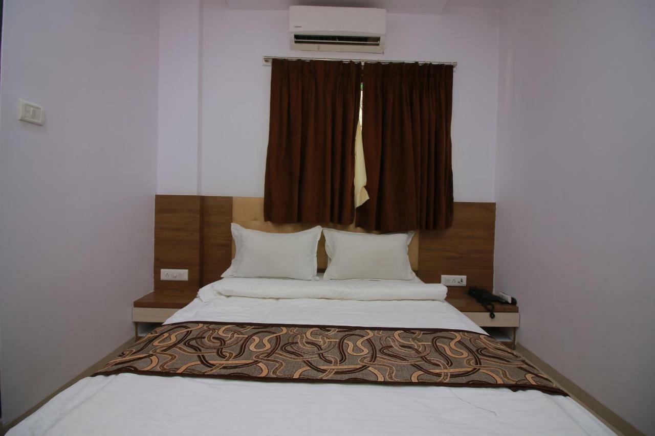 Hotel Apex Нави Мумбаи Экстерьер фото